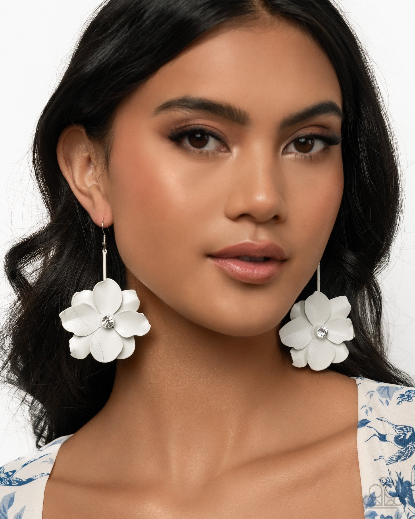 Generous Glisten White Flower Earring - Paparazzi Accessories