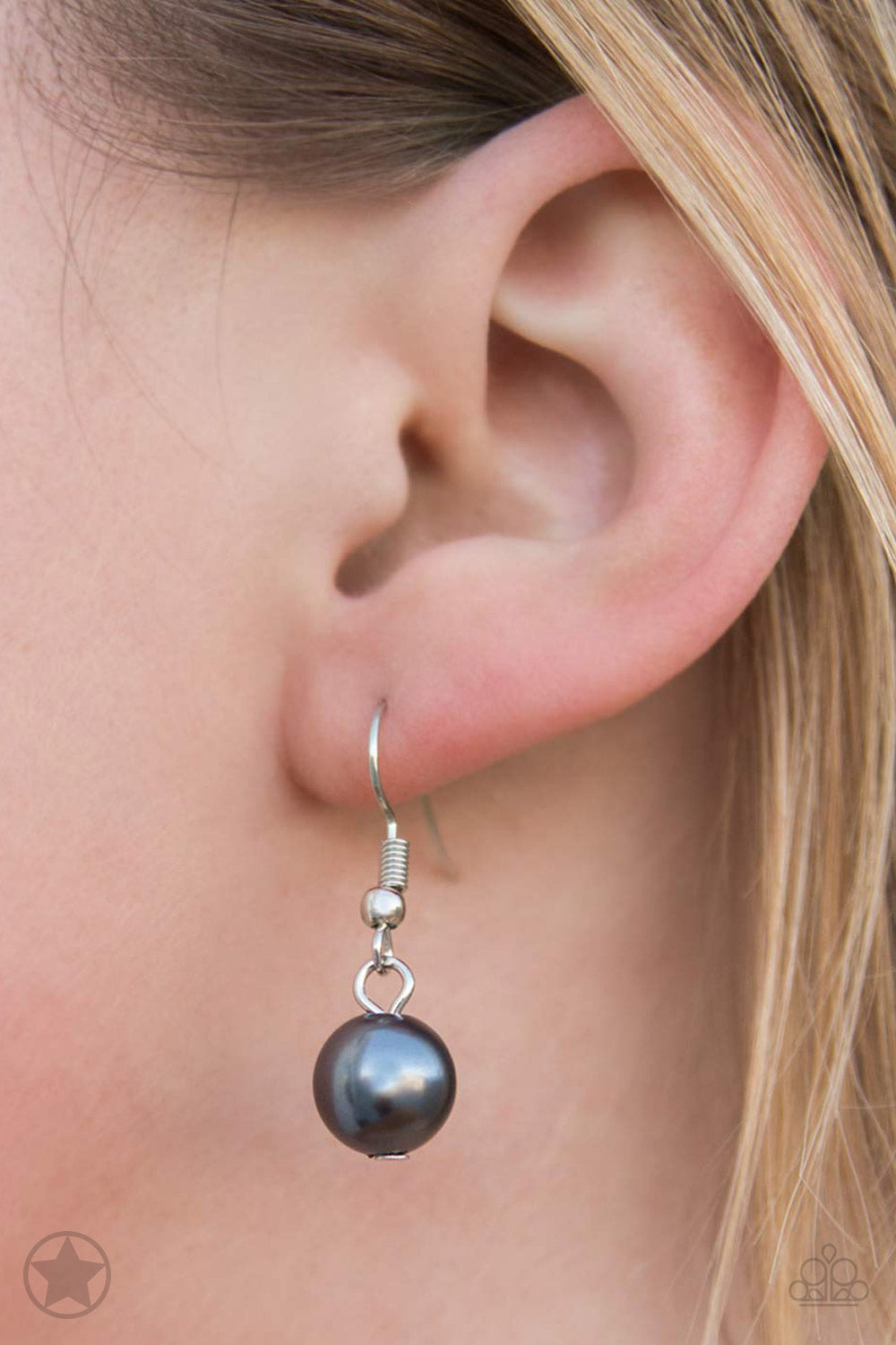 Lady In Waiting Pearl Blockbuster Necklace - Paparazzi Accessories - jazzy-jewels-gems