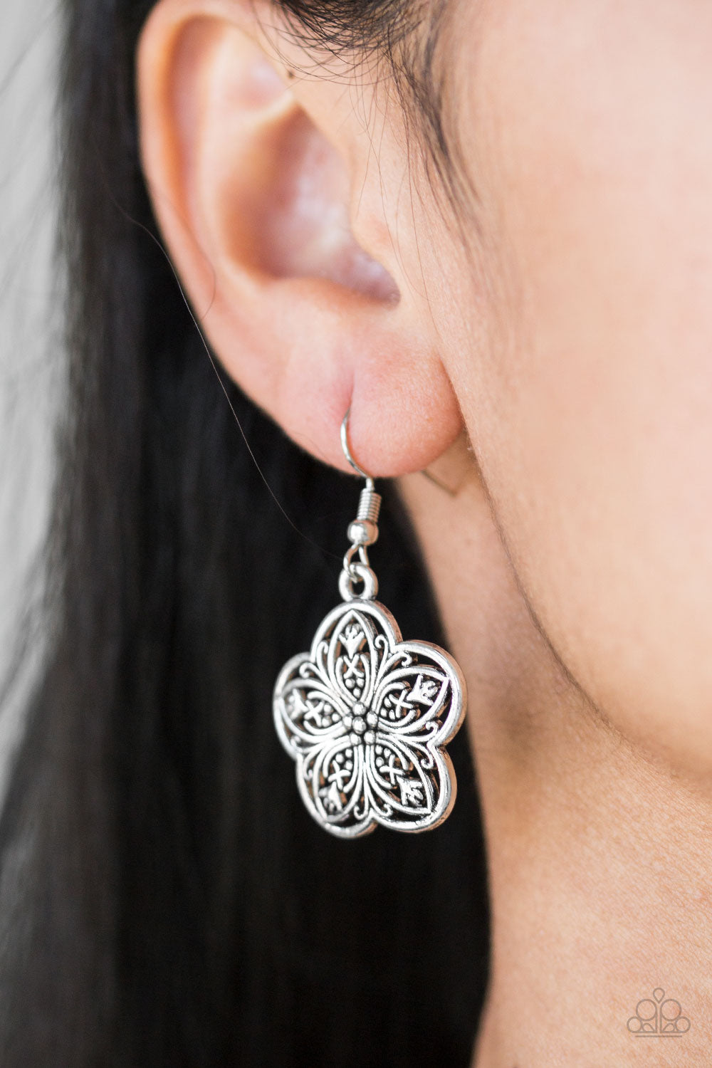 Garden Groove Silver Necklace - Paparazzi Accessories