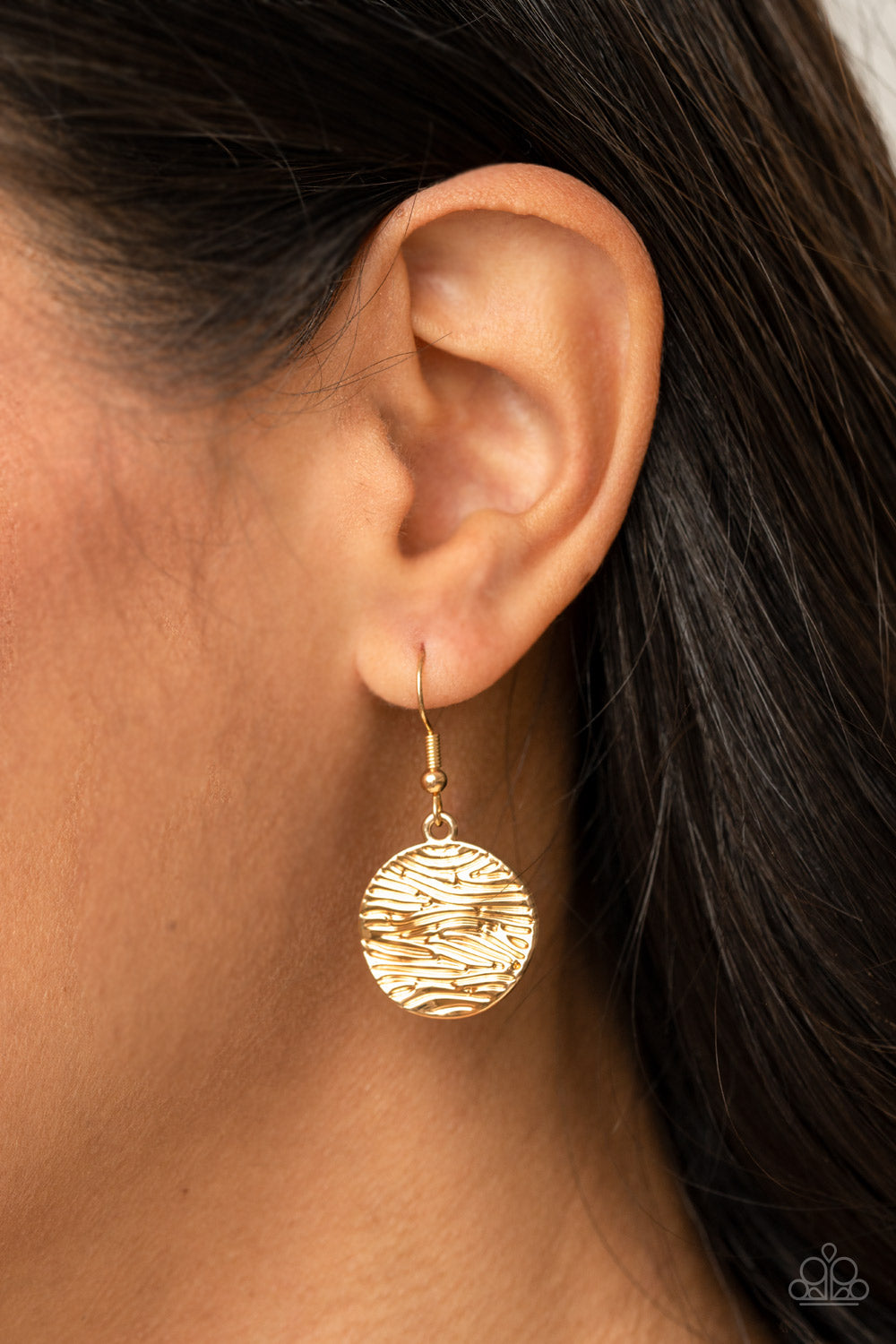 Circulating Shimmer Black Necklace - Paparazzi Accessories Three shimmery wavy gold discs, featuring a wavy pattern flowing across the front, link together in graduating sizes at the end of a lengthened black cord for an alluring appeal. Features an adjustable clasp closure. All Paparazzi Accessories are lead free and nickel free! Sold as one individual necklace. Includes one pair of matching earrings.