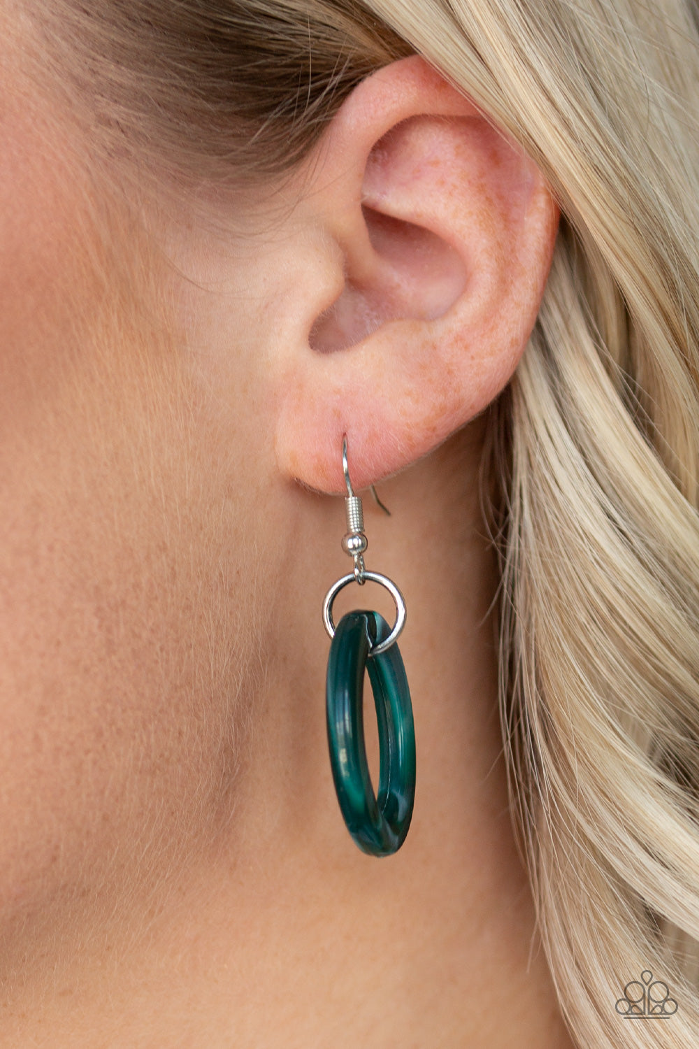 Comin In HAUTE Green Acrylic Necklace - Paparazzi Accessories Brushed in a faux marble finish, square green acrylic links subtlety twist as they link below the collar for a colorful statement-making look. Features an adjustable clasp closure. Sold as one individual necklace. Includes one pair of matching earrings.