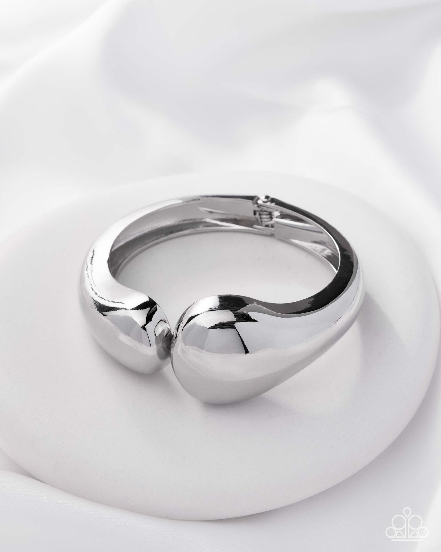 Stunning Sculpture Silver Hinge Bracelet - Paparazzi Accessories